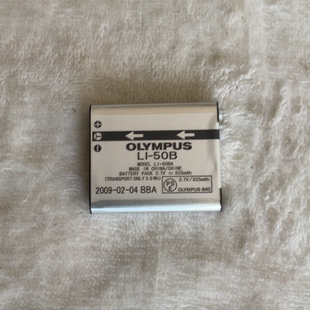 Olympus Stylus Tough Camera in Silver and Black - Picture 6 of 6